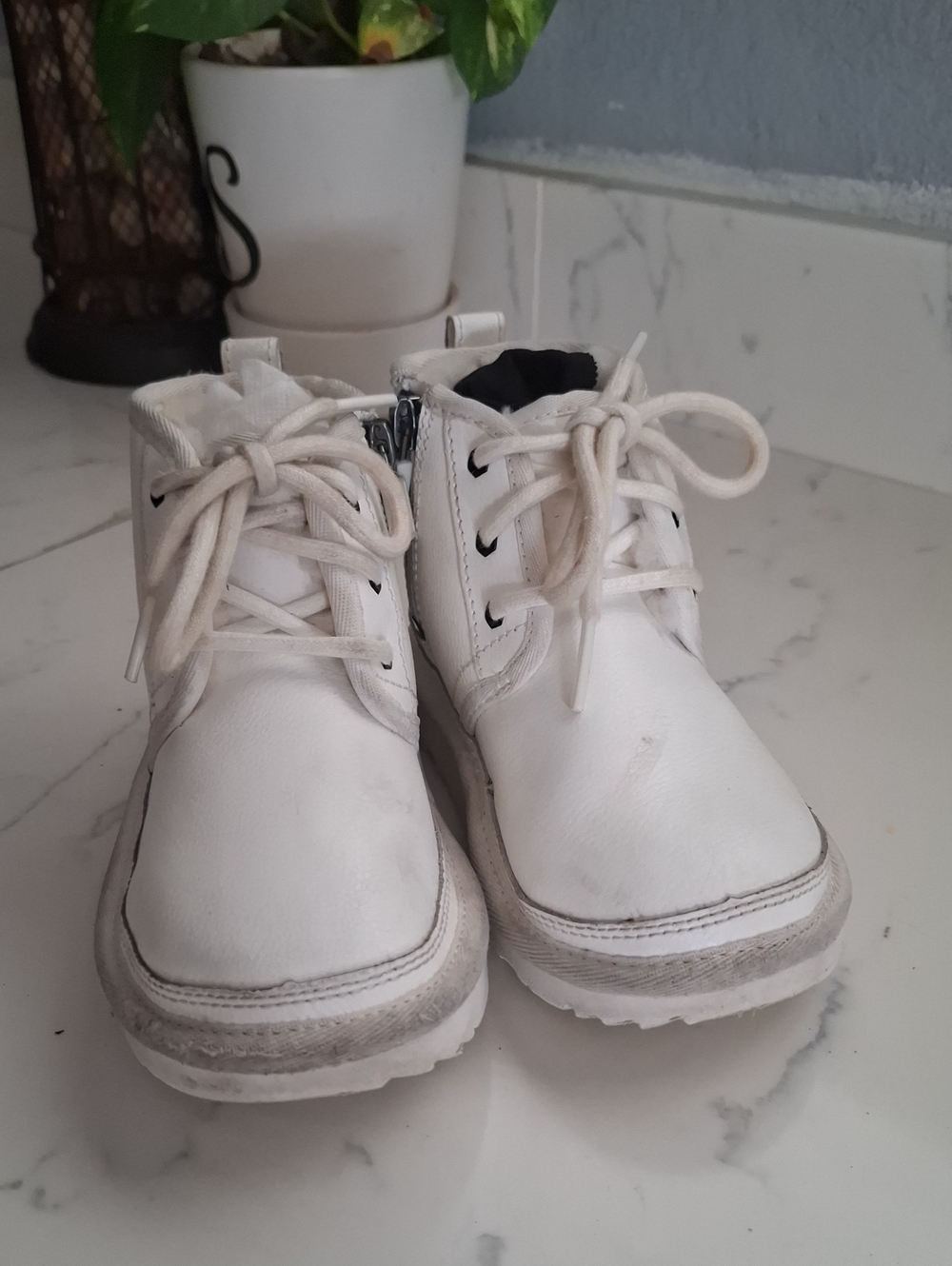 Ugg Kids White Leather Lace-Up Ankle Boots